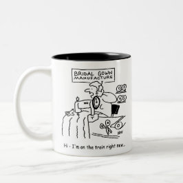 De Dress Maker van het huwelijk is "op de trein" Tweekleurige Koffiemok