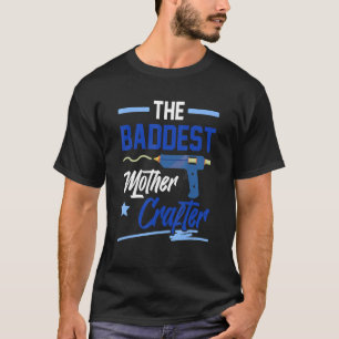 De drietste moeder krabt met mam. t-shirt