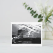 De drive in: 20e eeuw achterhaald briefkaart (Staand voorkant)