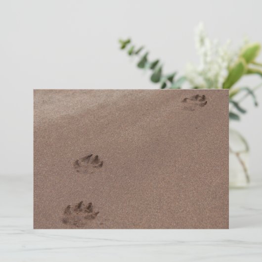 De Drukken van de verf in de Zand Uitnodiging (Staand voorkant)