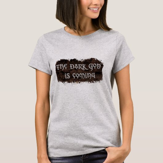 De Duistere God Komt T-shirt (Voorkant)