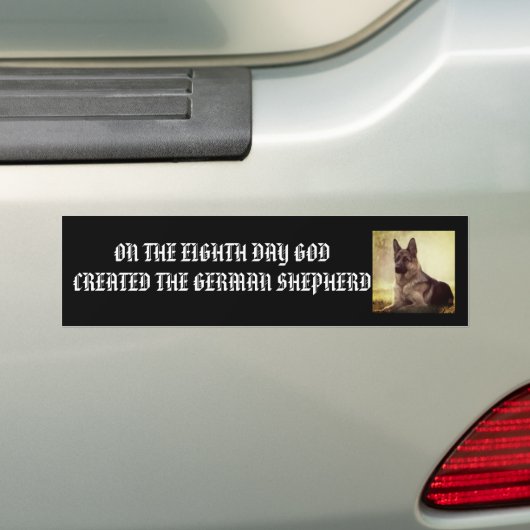 De Duitse Bumpersticker Shepherd Dog. (Op auto)