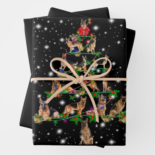 De Duitse kerstboom, bedekt door vlieglicht Inpakpapier Vel (In situ)