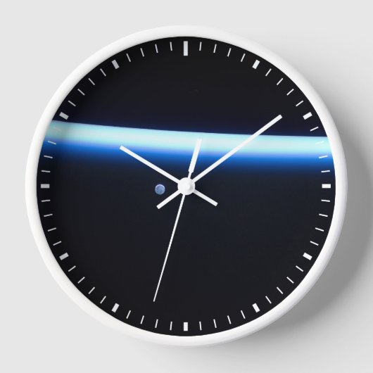 De dunne atmosfeer van de aarde en een gigantische (Voorkant)