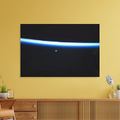 De dunne atmosfeer van de aarde en een gigantische canvas afdruk (Insitu (Woonkamer))