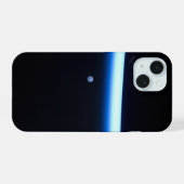 De dunne atmosfeer van de aarde en een gigantische iPhone 15 case (Achterkant horizontaal)