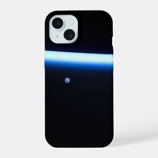 De dunne atmosfeer van de aarde en een gigantische iPhone 15 case (Achterkant)