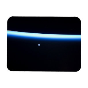 De dunne atmosfeer van de aarde en een gigantische magneet