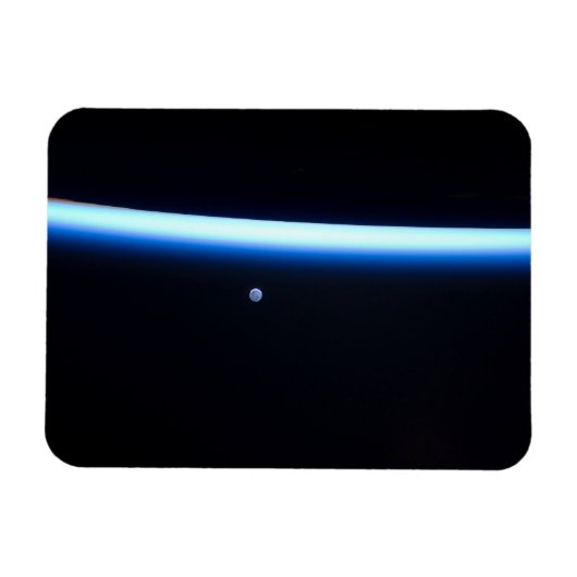 De dunne atmosfeer van de aarde en een gigantische magneet (Horizontaal)