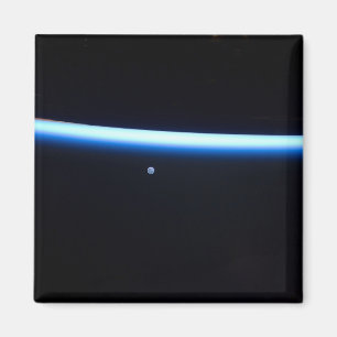 De dunne atmosfeer van de aarde en een gigantische magneet