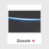 De dunne atmosfeer van de aarde en een gigantische sticker (Vel)