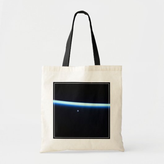 De dunne atmosfeer van de aarde en een gigantische tote bag (Voorkant)