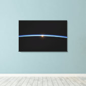 De dunne lijn van de atmosfeer op aarde 2 canvas afdruk (Insitu (Houten vloer))