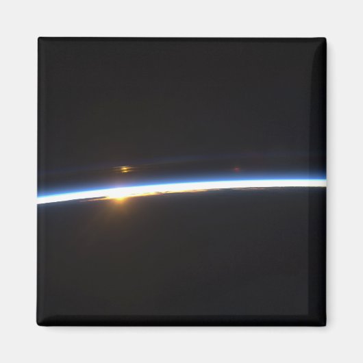 De dunne lijn van de atmosfeer op aarde magneet (Voorkant)