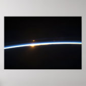 De dunne lijn van de atmosfeer op aarde poster (Voorkant)