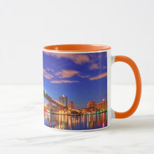 De East River, Brooklyn Bridge, Manhattan Mok