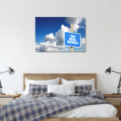 De echte wereldseinpost met blauwe lucht en wolken canvas afdruk (Insitu (Slaapkamer))