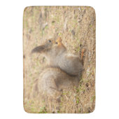 De eekhoorn eet een moerfoto badmat (Voorkant Verticaal)