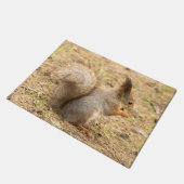 De eekhoorn eet een moerfoto deurmat (Schuin)