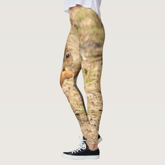 De eekhoorn eet een moerfoto leggings (Links)