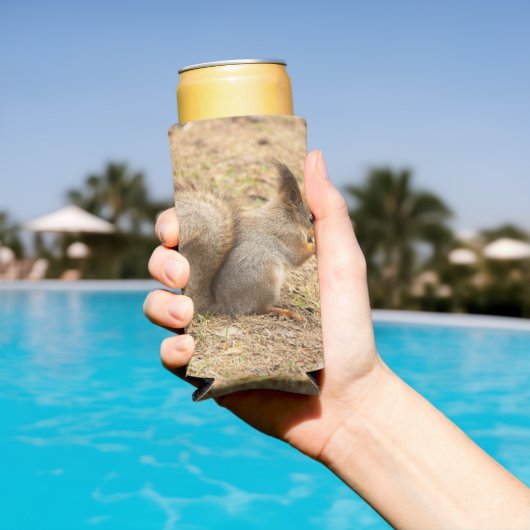 De eekhoorn eet een moerfoto seltzer blikjeskoeler (Insitu Zwembad)