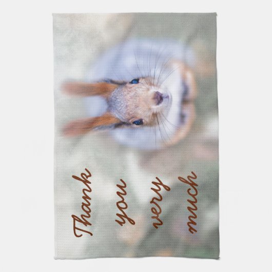 De eekhoorn kijkt naar je vanaf de bodem theedoek (Verticaal)