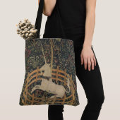 De eenhoorn in gevangenschap, middeleeuws tapijt tote bag (Dichtbij)