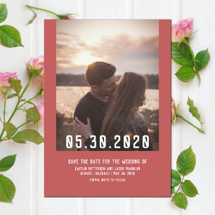 De eenvoudige Moderne Foto bewaart de Datum Rood Save The Date