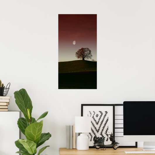 De eenzame boom en de bleke maan poster (Thuiskantoor)
