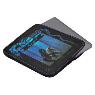 De Eenzame Ridder: Een Reis Door de Nevel Laptop Sleeve