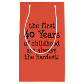 De eerste 40 jaar altijd hardste 40e verjaardag klein cadeauzakje (Voorkant)