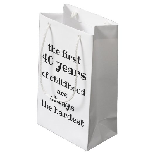 De eerste 40 jaar kindertijd zijn de moeilijkste klein cadeauzakje (Achterkant Gekanteld)