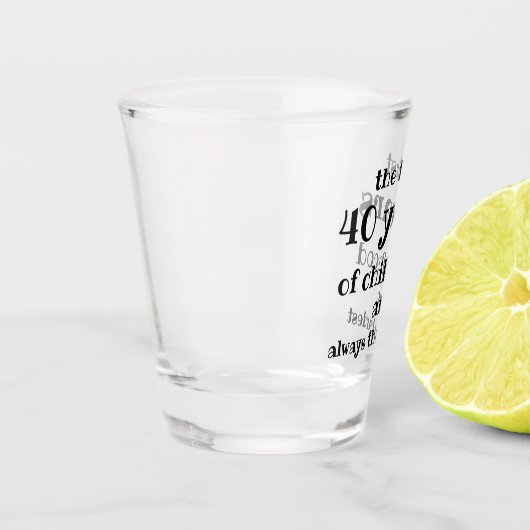 De eerste 40 jaar kindertijd zijn de moeilijkste shot glas (Links)