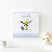 De eerste communiqué-chalice van de jongen persona vierkante klok (Huis)