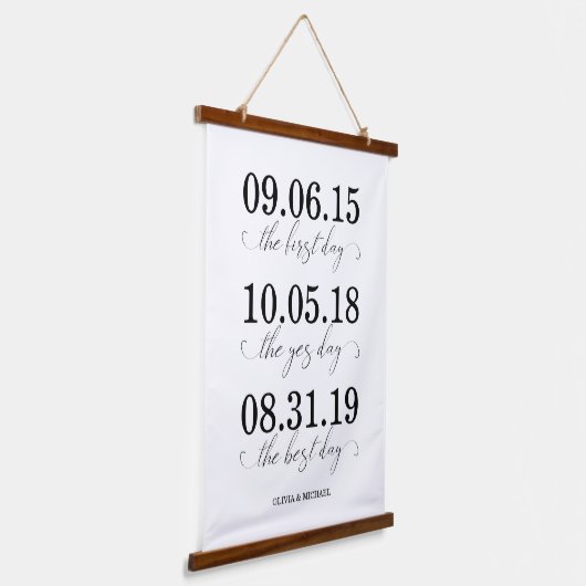De eerste dag, de Ja dag, de beste dag bruiloft Hangend Wandkleed (Gebogen)