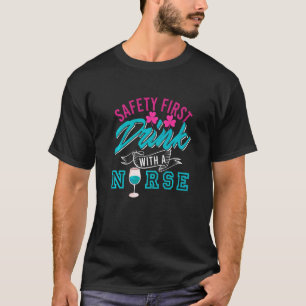 De eerste Drink van de veiligheid met een Zorgwekk T-shirt