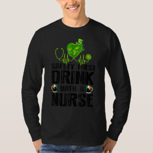 De eerste Drink van de veiligheid met een zuster B T-shirt
