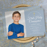 De eerste Heilige Commune Dusty Blue Gold Dust Fot Save The Date<br><div class="desc">Een elegante Eerste Heilige Communie bespaart de datumuitnodiging met delicaat goudstof. U kunt zich met uw beroemdheidsdetails in kische teksten en een speciale foto op een stoffige blauwe achtergrond personaliseren. Ontworpen door: Thisnotme©</div>