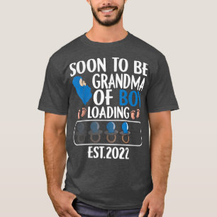 De eerste keer dat grootmoeder van jongen binnenko t-shirt