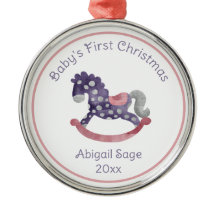 De eerste kerst van Cute Paarse Rocking Horse Baby