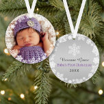 De eerste kerstdag van de baby| Foto Paarse Snowfl Ornament<br><div class="desc">Snowflake, de eerste kerstfoto-versiering van de baby, is voorzien van een ronde massa delicate witte sneeuwvlokken die de foto van het lijst als een overlay-ontwerp beschouwt. Een douanebericht verschijnt op de rug van de versiering samen met een zilveren gekleurde achtergrond (kan worden gewijzigd). Dit versieontwerp van de feestfoto kan worden...</div>