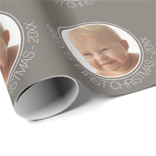 De eerste kerstfoto van de baby: Aangepaste naam e Cadeaupapier (Rol Hoek)