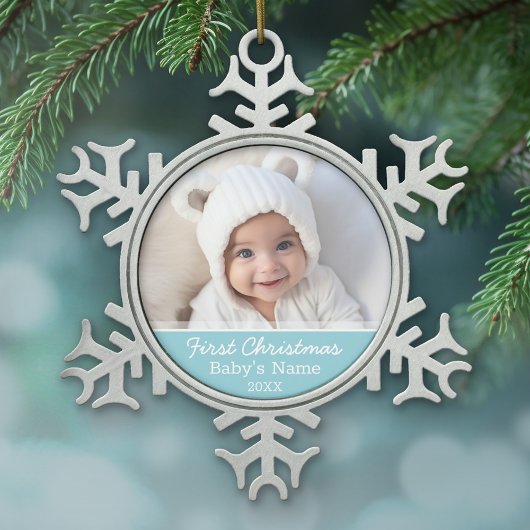 De eerste kerstfoto van de baby - Blue Boy Backgro Tin Sneeuwvlok Ornament
