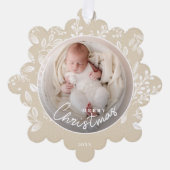 De eerste kerstfoto van de baby op ivoorpapier ornament kaart (Voorkant)