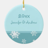 De eerste kerstfoto van een paar met kerstfeest keramisch ornament (Achterkant)