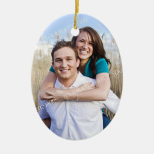 De eerste kerstfoto van een paar met kerstfeest keramisch ornament