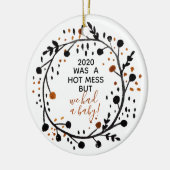 De eerste Kerstmis samen met een Baby Keramisch Ornament (Links)