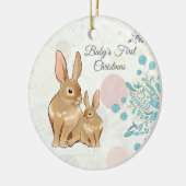 De eerste Kerstmis van Sweet Bunnies Baby Keramisch Ornament (Links)