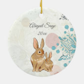 De eerste Kerstmis van Sweet Bunnies Baby Keramisch Ornament (Achterkant)