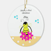 De eerste Kerstmis van Whimsical Bee Baby Keramisch Ornament (Links)